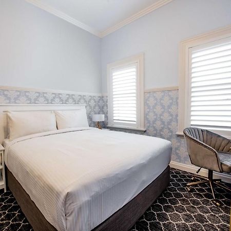 Bankstown Hotel Bagian luar foto