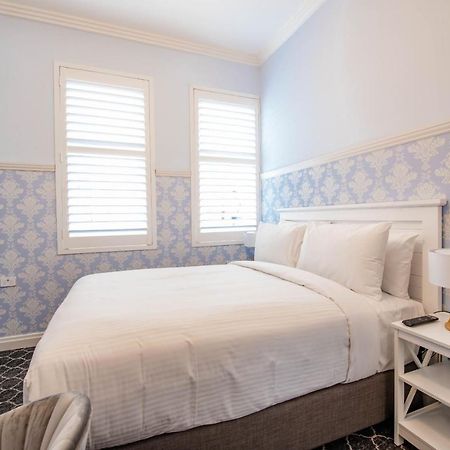 Bankstown Hotel Bagian luar foto