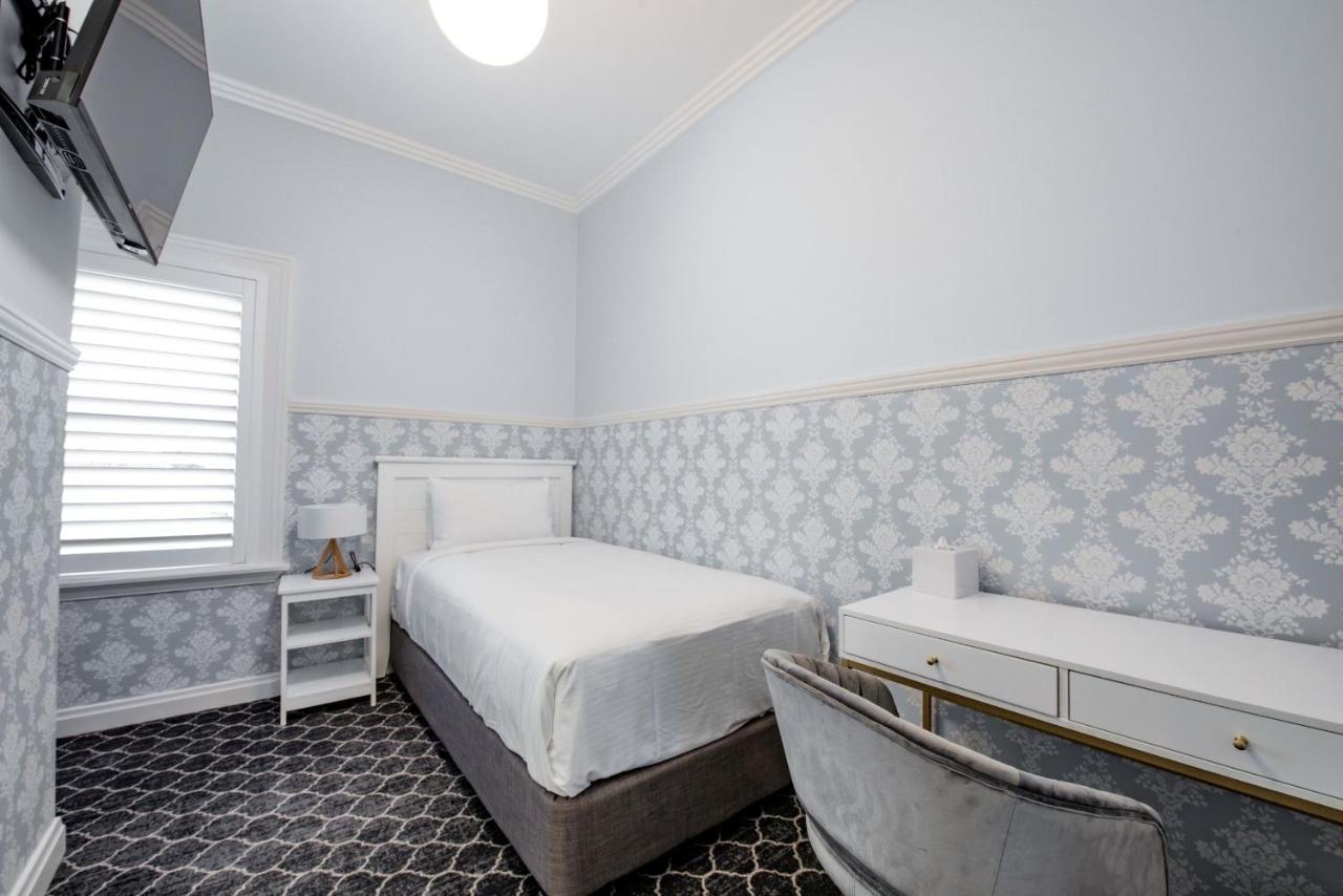 Bankstown Hotel Bagian luar foto