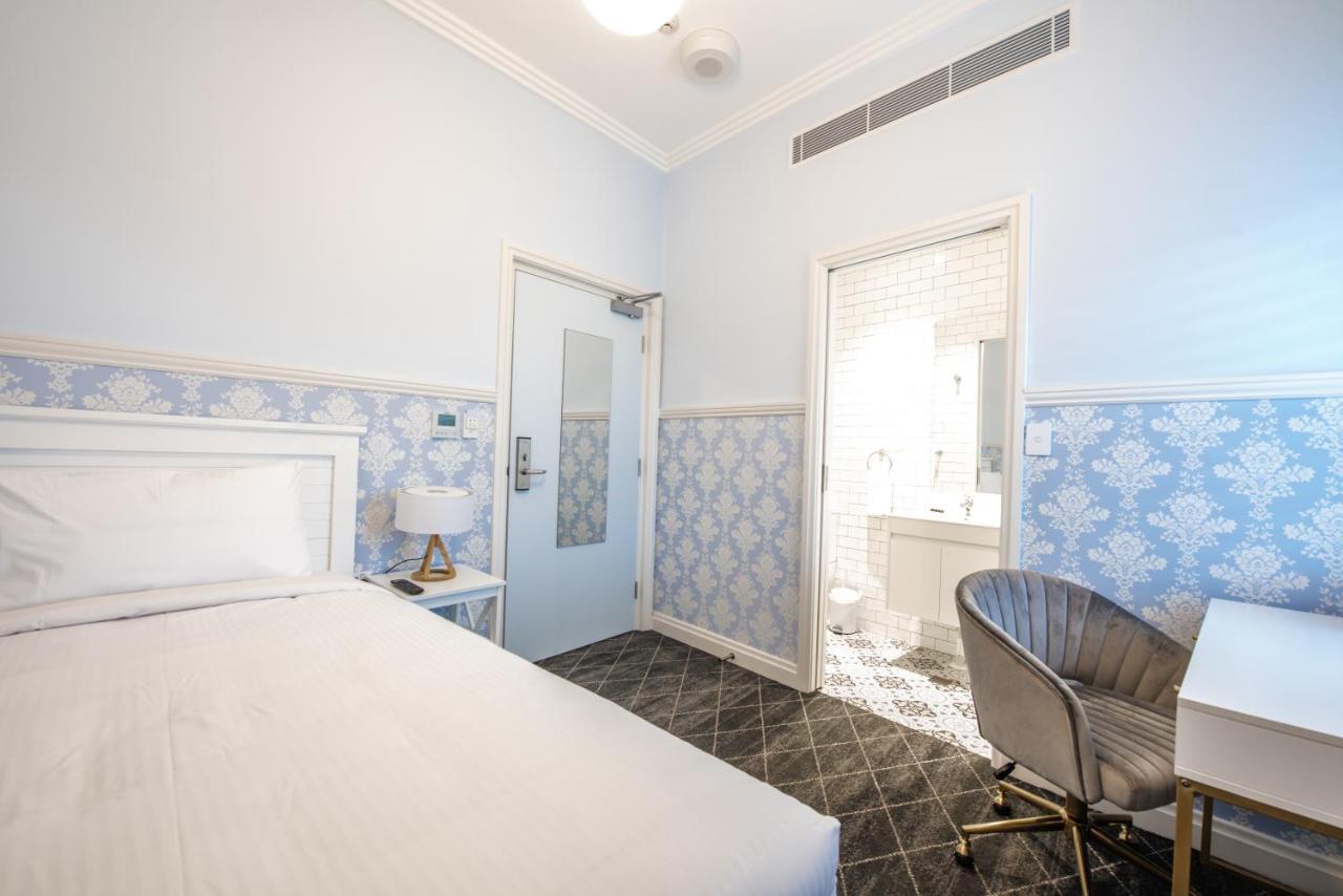 Bankstown Hotel Bagian luar foto
